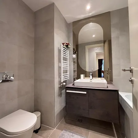 Aqua Premium - Waterfront Apartment *